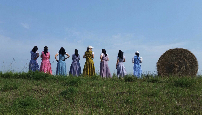 Hutterites8Women