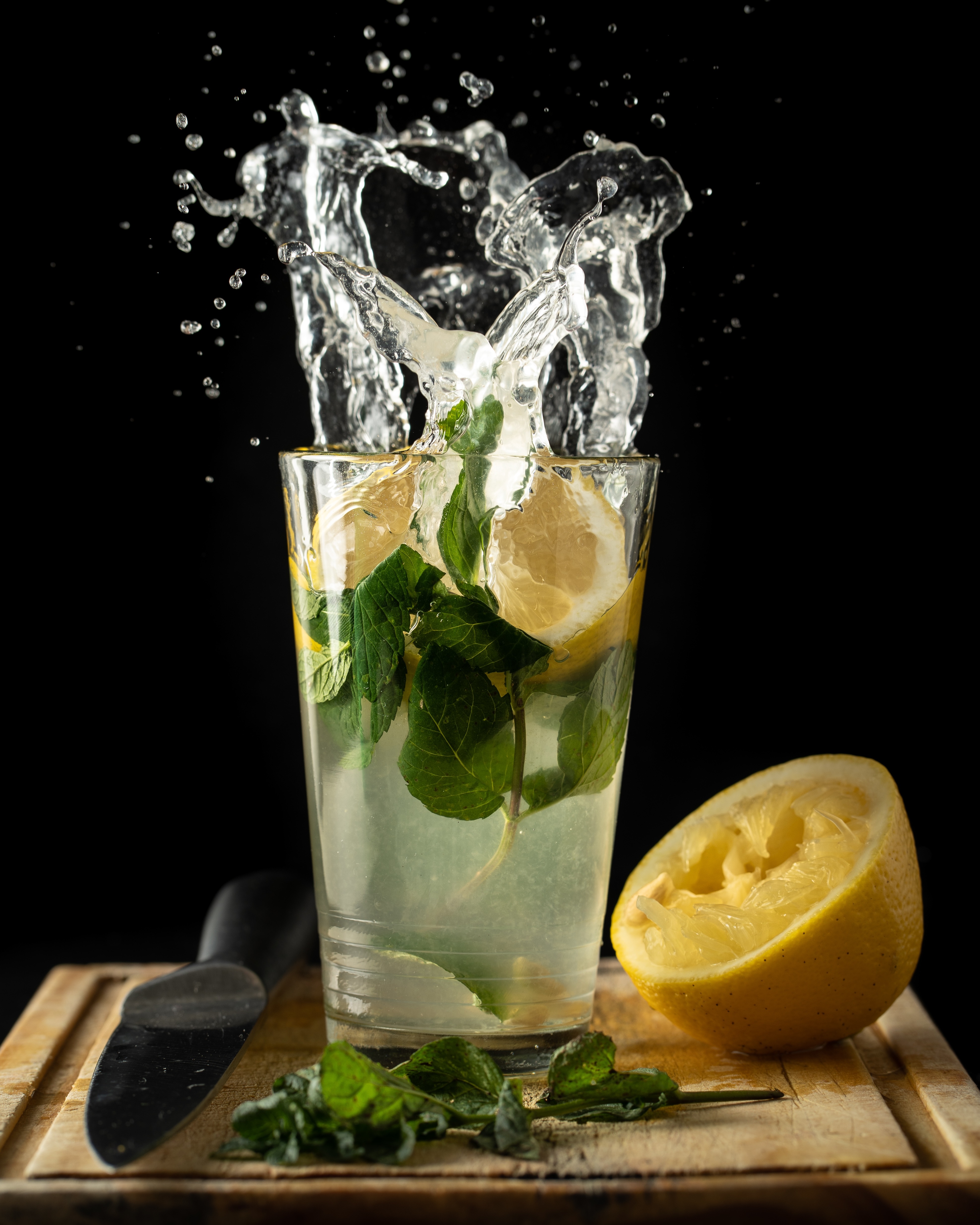 splashing-lemonade-with-mint splashing-lemonade-with-mint